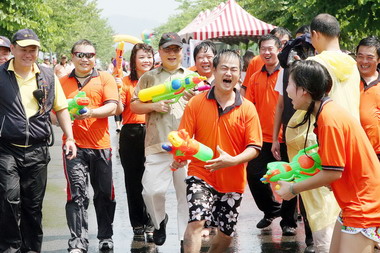 台中太平辦潑水節玩水消暑清涼一夏(圖)