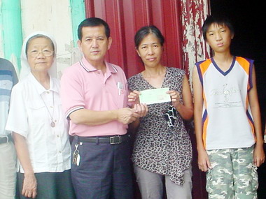 天慈 弘化捐助鹿谷鄉清寒家庭(圖)