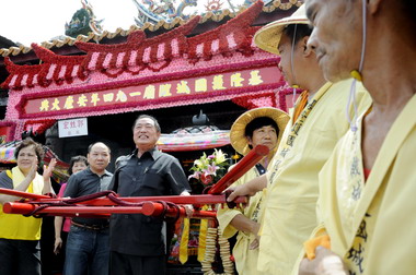 基隆市長參加雞籠城隍文化祭日巡繞境(圖)