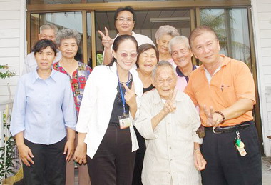 重陽節將近斗六市長謝淑亞贈敬老禮金(圖)