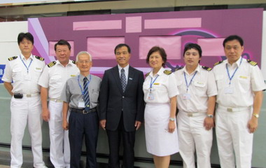 高雄關稅局加派關員辦理首次飛航臺南(圖)