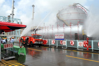 高雄煉油廠居安思危舉行地震火警演習(圖)