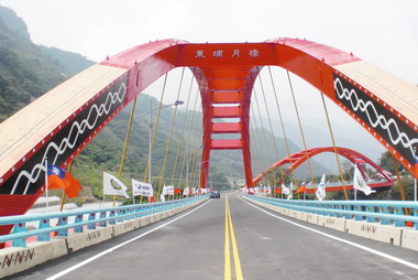 信義東埔日月雙橋24日正式通車(圖)