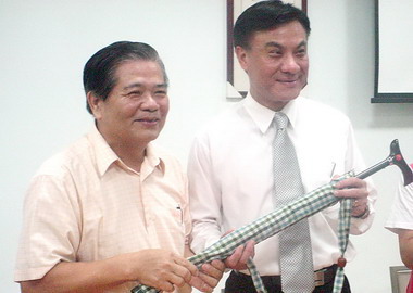 蘇嘉全訪竹山工業區爭取南投選票(圖)