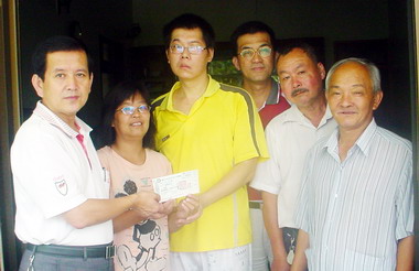 天慈 弘化共濟會救助鹿谷鄉清寒家庭(圖)