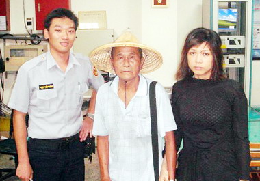 失智老翁迷途斗六警熱心助其返家(圖)