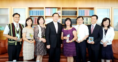 桃縣長接見國家師鐸獎及領導卓越獎人士(圖)