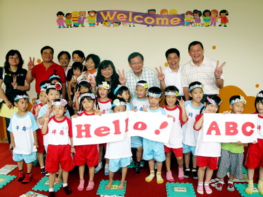 桃園縣長視導低年級英語教學情形(圖)