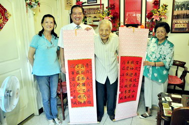 竹市長親自向百歲人瑞劉鐵軍先生祝壽(圖)