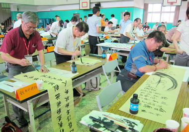 南投書畫藝術學會辦建國百年百人揮毫(圖)