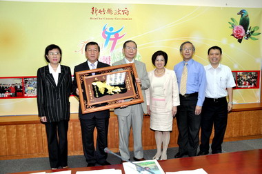 「一刀打天下」謝國雄 獲頒個人醫療奉獻獎(圖)