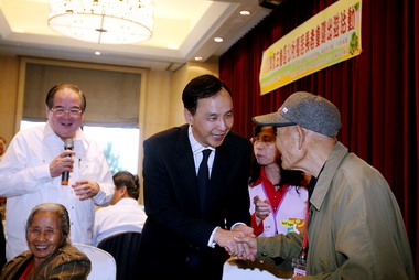 新北市長出席重陽敬老活動(圖)