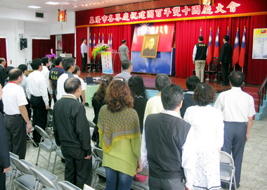 張通榮主持百年雙十國慶慶祝大會(圖)