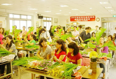 竹農輔導國產花卉婦女研習花藝(圖)