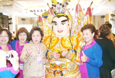 世界華人工商婦女企管協會辦慶祝活動(圖)