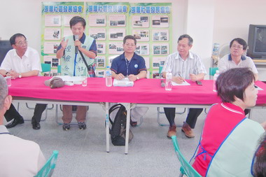 農村再生顧問張海深騎單車環島探訪社區(圖)