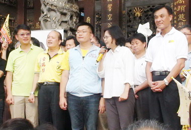 蔡英文走訪台中海線地區(圖)