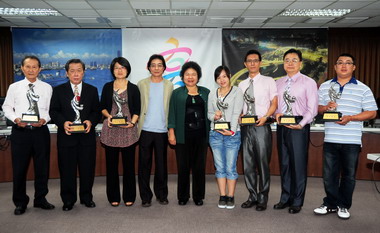 市長表揚身障定額進用績優單位及傑出聽障籐藝選手(圖)