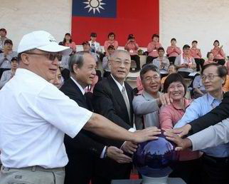 台中精機公司舉行成立五十八週年慶(圖)