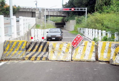 霧峰乾溪堤防開闢引道遲未通車 引發議論(圖)