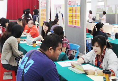 高雄辦現場徵才 550人投遞履歷(圖)