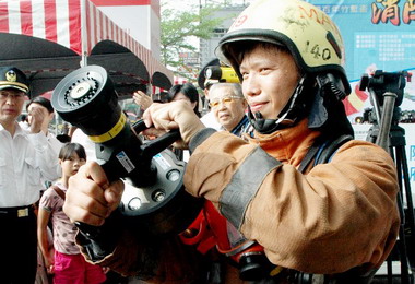 竹市與工研院簽署消防瞄子燈合作協議(圖)