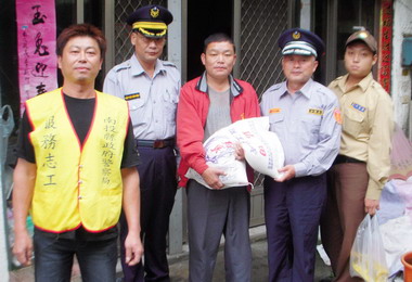 鹿谷所副所長卓明俊將退休仍慰助貧苦(圖)