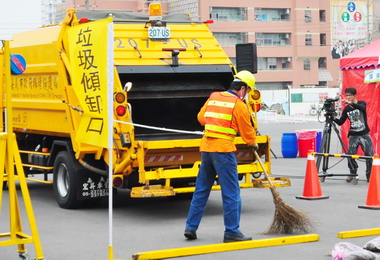嘉市辦垃圾收運安全演練展示亮麗成果(圖)