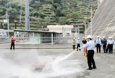 水里消防分隊辦防火防災宣導(圖)