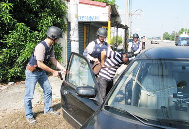 斗六警分局辦金融機構防搶演練(圖)