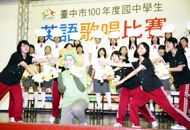 台中副市長蔡炳坤出席國中英語歌唱賽(圖)