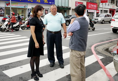 大里中興路與東榮路口交通複雜險象環生(圖)