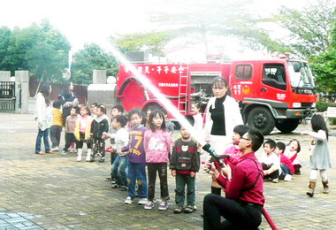 水里消防分隊辦自衛編組訓練(圖)