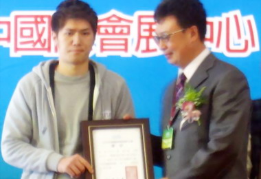 彩繪機殼設計大賽修平劉弘富得第一(圖)