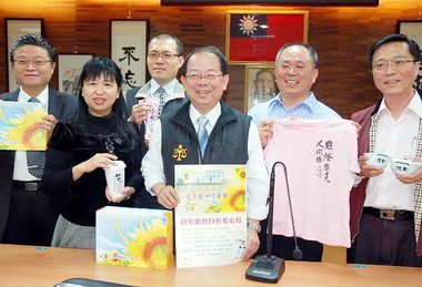 雲林辦百年歡喜自在愛心行園遊會(圖)