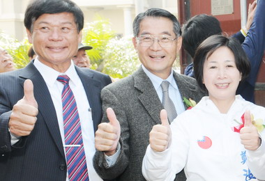 臺灣米銷日創佳績陳武雄封櫃啟航(圖)