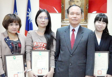 高雄關稅局辦保稅業務人員座談(圖)