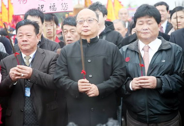 胡志強迎接湄洲翡翠媽祖(圖)