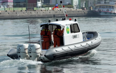 財政部高雄關稅局舉辦新造快艇啟用典禮(圖)