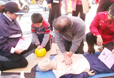 水里消防分隊辦防火宣導(圖)