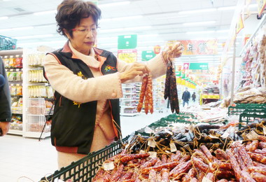 中市衛生局展開上市春節食品稽查(圖)