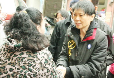 第一夫人周美青南投拜票(圖)