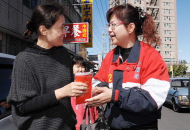 台中委候選人車淑娟假日強力掃街(圖)