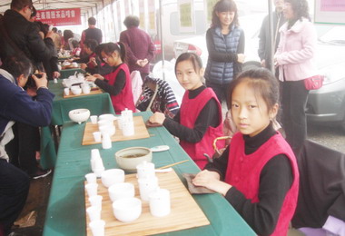 鹿谷以茶會友 薪傳茶藝文化(圖)