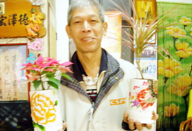 竹筒花盆彩繪拼貼藝術創作(圖)