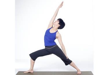 LuLu8日化身山中精靈天空做瑜珈(圖)