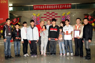 中市府舉行弱勢兒童及少年歲末圍爐(圖)