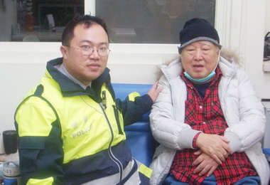 豐原警協助失智老翁返家(圖)