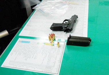 台中男子持槍在路上行走遭警方查獲(圖)