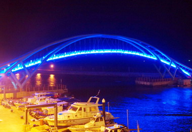 桃園永安漁港觀海橋夜景整修再度啟用(圖)